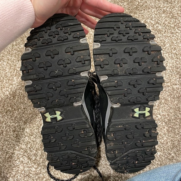 Under Armor Hiking Boots - Picture 3 of 3